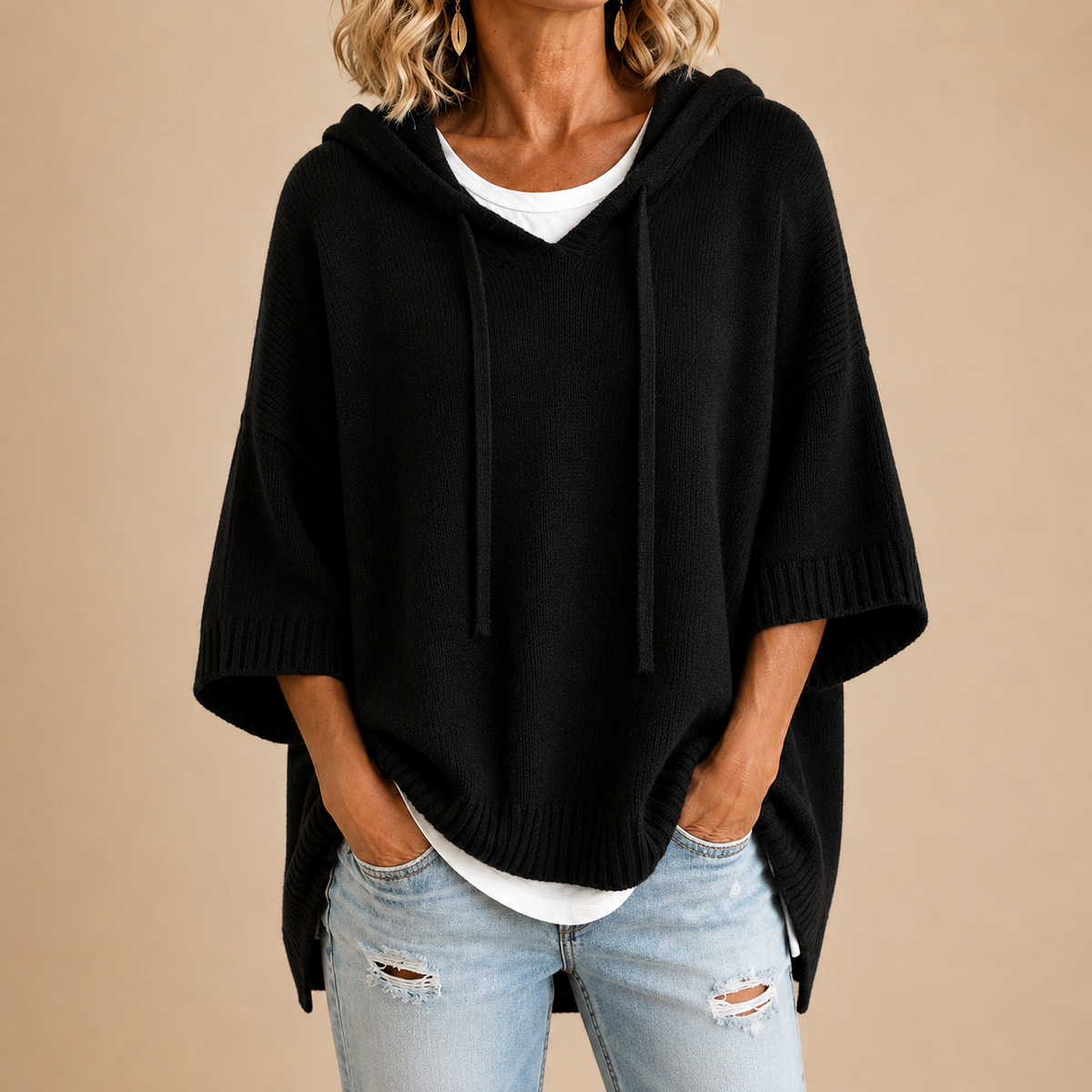 Oriana | Poncho en maille à capuche et manches trois-quarts