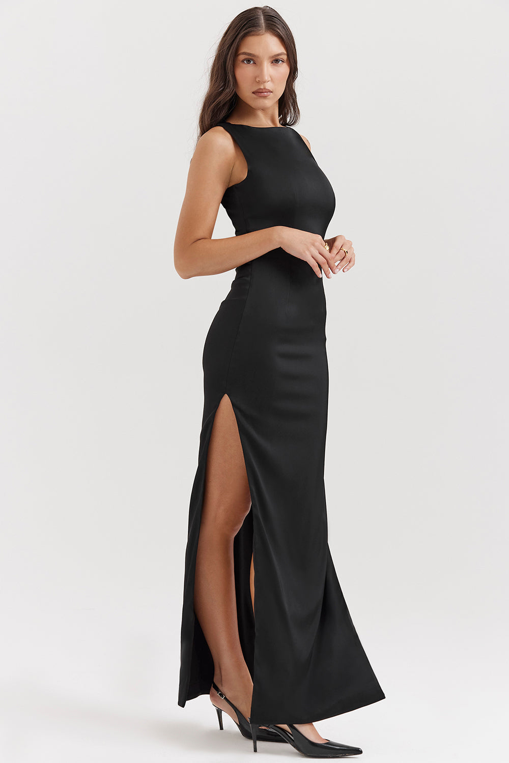 Chaveli | Robe longue noire sans manches