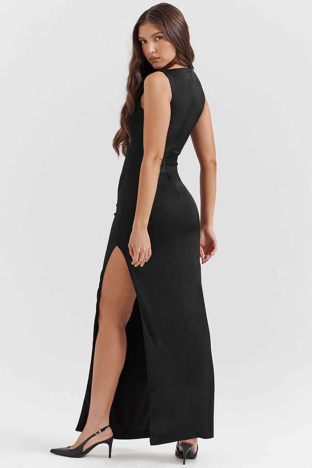 Chaveli | Robe longue noire sans manches